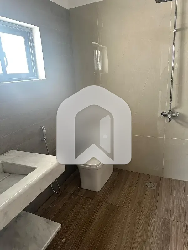 F-10/2 Idea Location 4 Bedroom Fully Renovated, photo 8