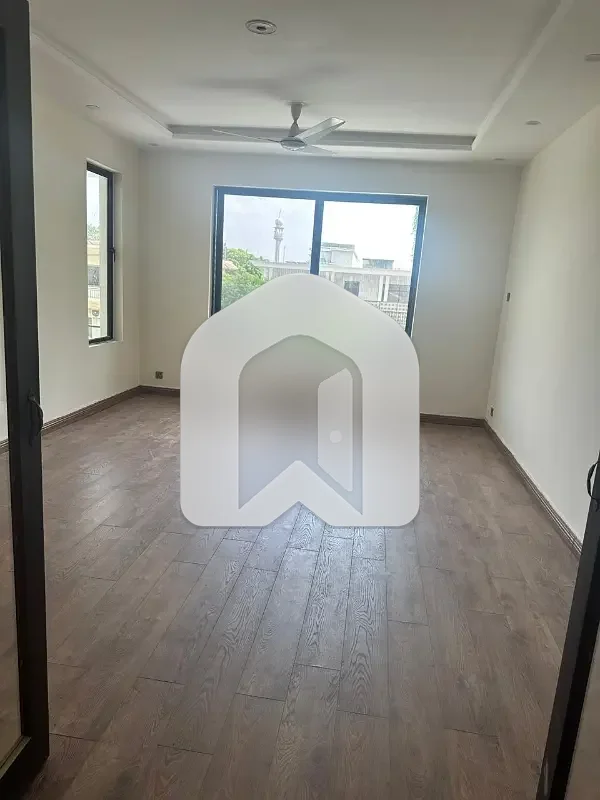 F-10/2 Idea Location 4 Bedroom Fully Renovated