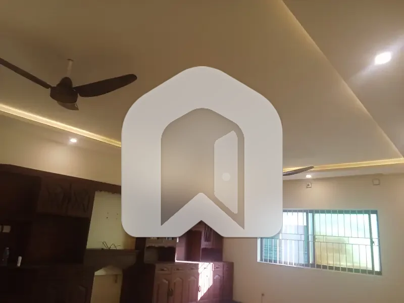 F-11 Upper Portion 3beds DD Tv Lounge Servant Quarter Separate Gate For Rent, photo 12