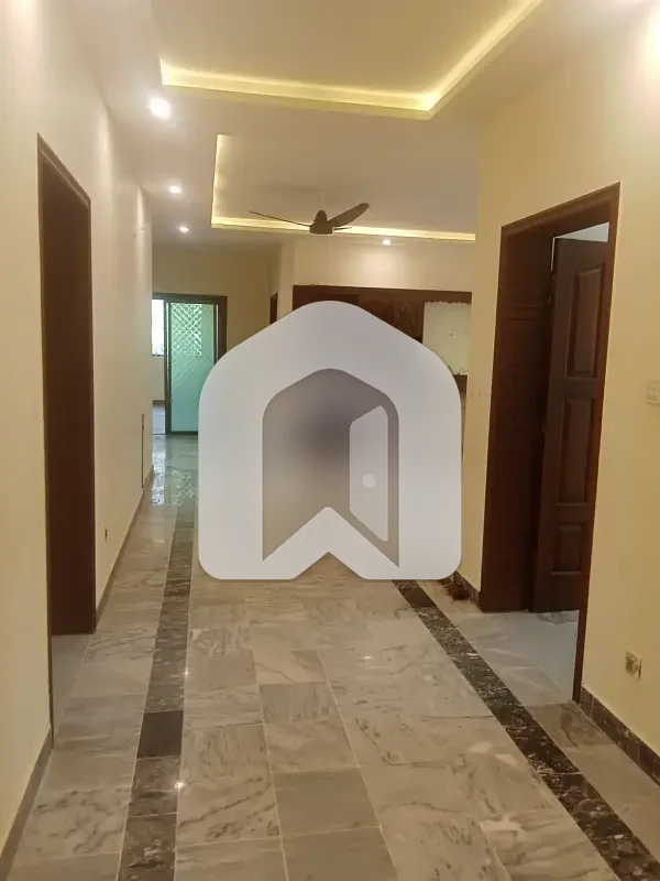 F-11 Upper Portion 3beds DD Tv Lounge Servant Quarter Separate Gate For Rent, photo 8
