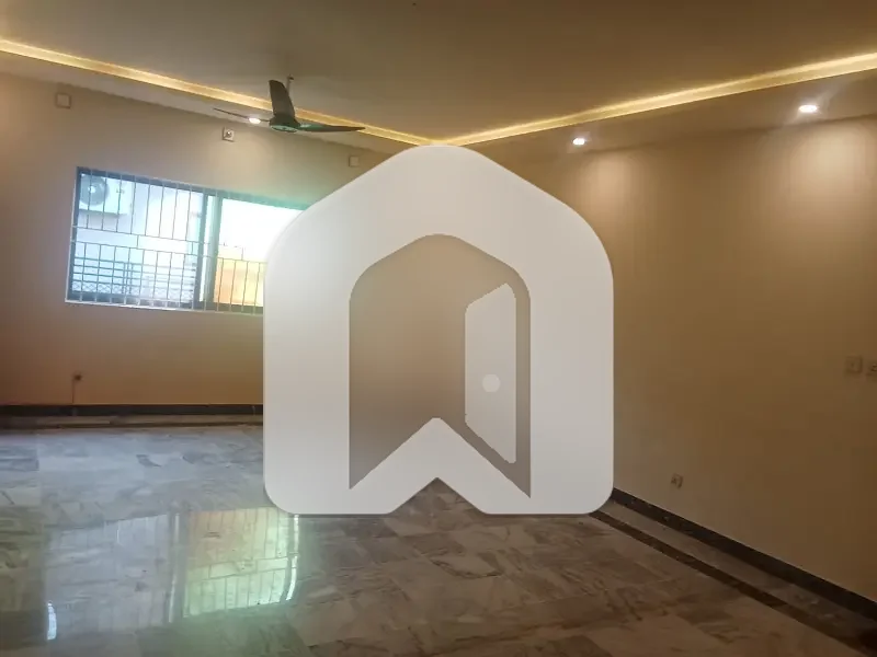 F-11 Upper Portion 3beds DD Tv Lounge Servant Quarter Separate Gate For Rent