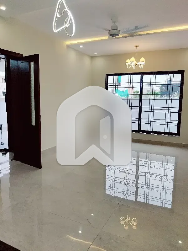 DHA Phase 2 1 Kanal Upper Portion Like Brand New, photo 10