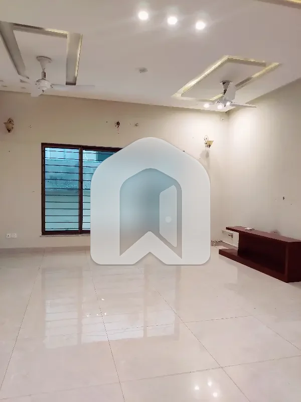 DHA Phase 2 1 Kanal Upper Portion Like Brand New, photo 4