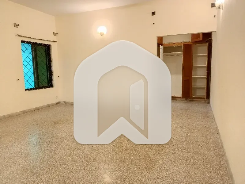 F-11 Beautiful Location Upper Portion Available For Rent  4 Bedroom Attach Bathroom D D Tv Lounge Kitchen Londry Area Servant Quter Saprat Gate Big Car Parking Demand 3 Lac, photo 10