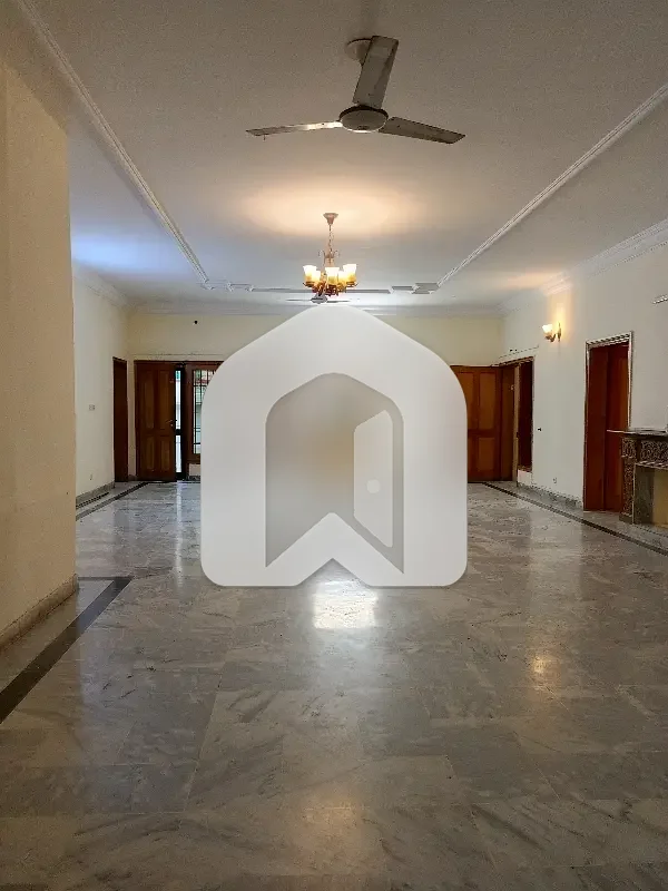 F-11 Beautiful Location Upper Portion Available For Rent  4 Bedroom Attach Bathroom D D Tv Lounge Kitchen Londry Area Servant Quter Saprat Gate Big Car Parking Demand 3 Lac, photo 6