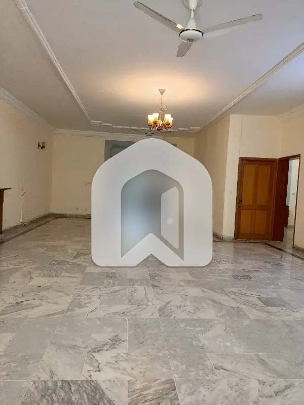 F-11 Beautiful Location Upper Portion Available For Rent  4 Bedroom Attach Bathroom D D Tv Lounge Kitchen Londry Area Servant Quter Saprat Gate Big Car Parking Demand 3 Lac