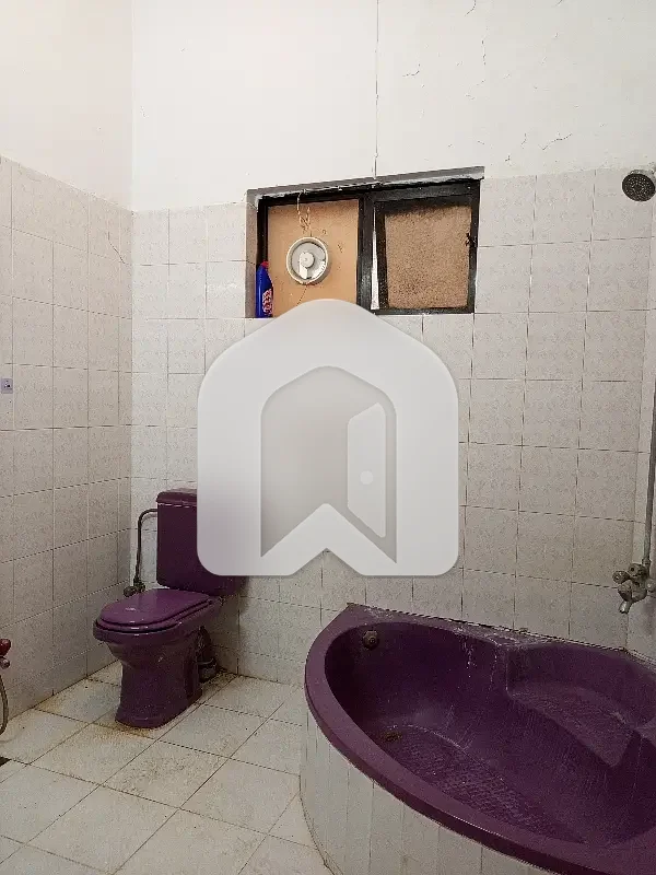 F-11 Beautiful Location Upper Portion Available For Rent  4 Bedroom Attach Bathroom D D Tv Lounge Kitchen Londry Area Servant Quter Saprat Gate Big Car Parking Demand 3 Lac, photo 8