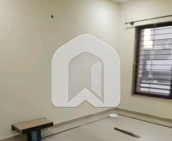 Upper Portion Of 4 Marla Available In D-12/1, photo 6