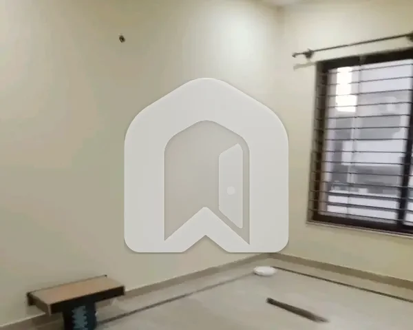 Upper Portion Of 4 Marla Available In D-12/1, photo 3