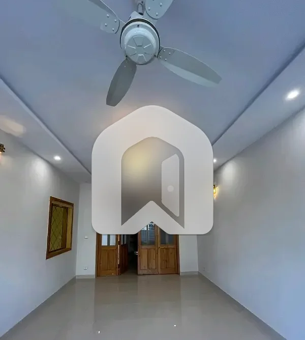 Ideally Located Lower Portion For rent In Top City 1 Available, photo 12
