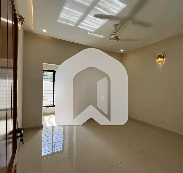 Ideally Located Lower Portion For rent In Top City 1 Available, photo 4