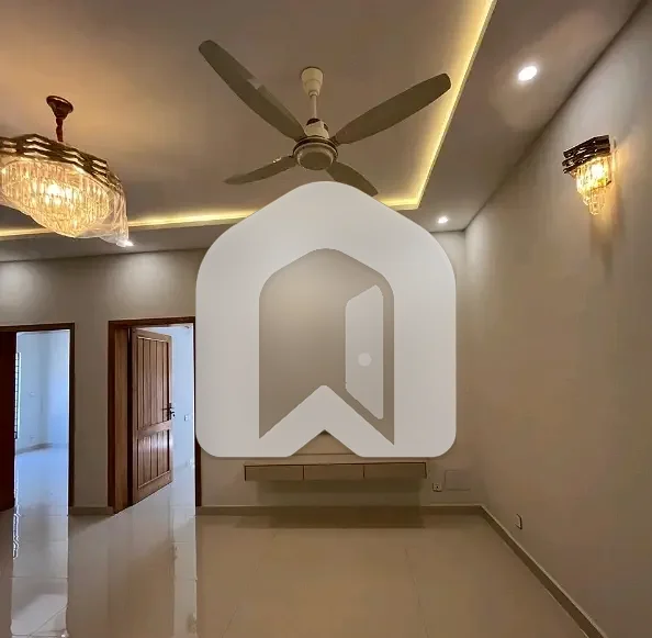Ideally Located Lower Portion For rent In Top City 1 Available, photo 7
