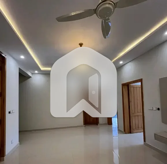 Ideally Located Lower Portion For rent In Top City 1 Available, photo 10