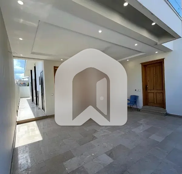 Ideally Located Lower Portion For rent In Top City 1 Available, photo 2