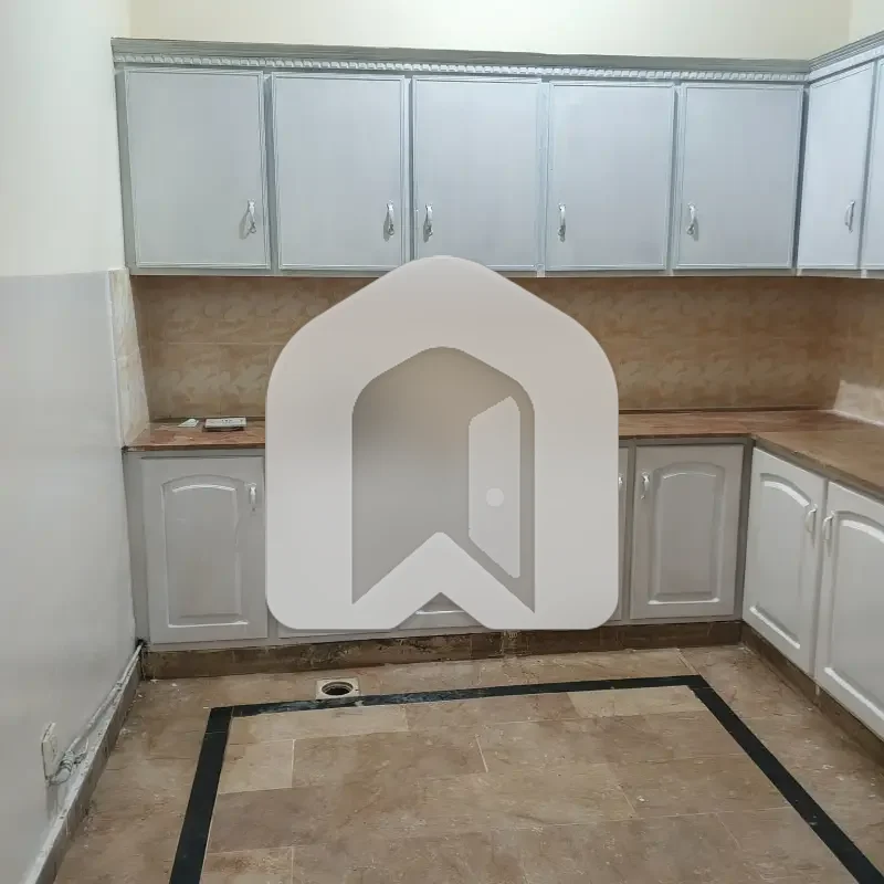 I-8/2 GROUND PORTION 3 BED 3 BATH AVAILABLE ON HIRING WITHOUT OWNERS 160K FINAL NO BARGAINING, photo 6