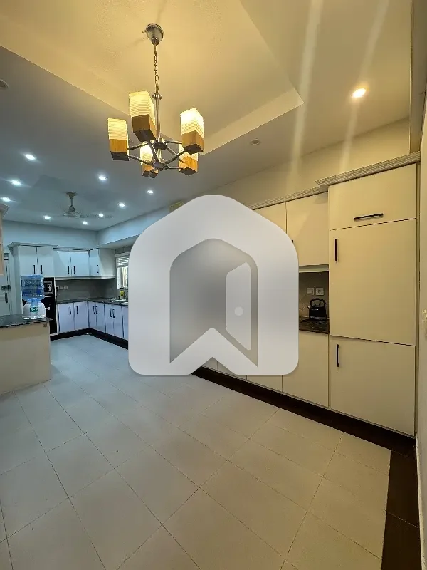 E-7 Floor Available For Rent