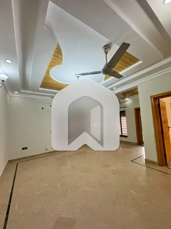 F-10 Prime Location Beautiful Ground Portion For Rent