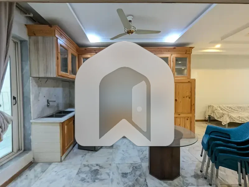 FOR RENT Fully Furnished 3-Bedrooms Open Basement F_6/1, photo 3