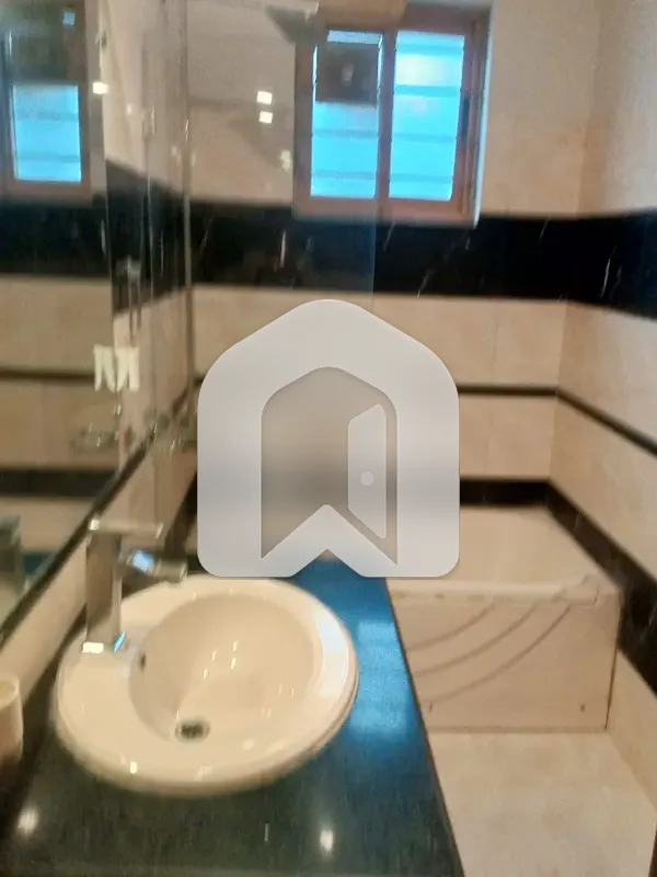 E-11 Main Double Road Out Class Location 14 Marla Open Basement For Rent, photo 2