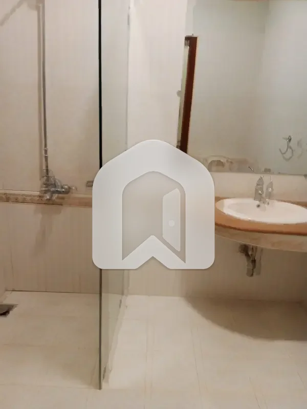 E-11 Main Double Road Out Class Location 14 Marla Open Basement For Rent, photo 5