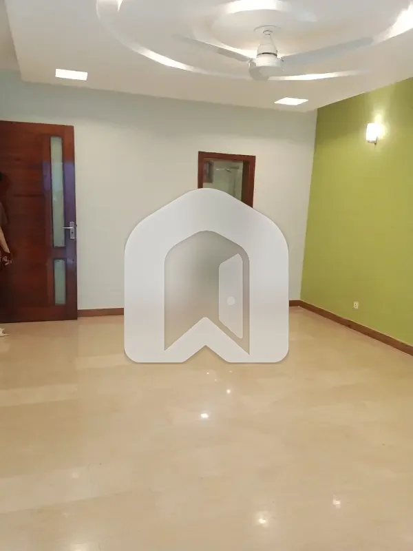 E-11 Main Double Road Out Class Location 14 Marla Open Basement For Rent, photo 11