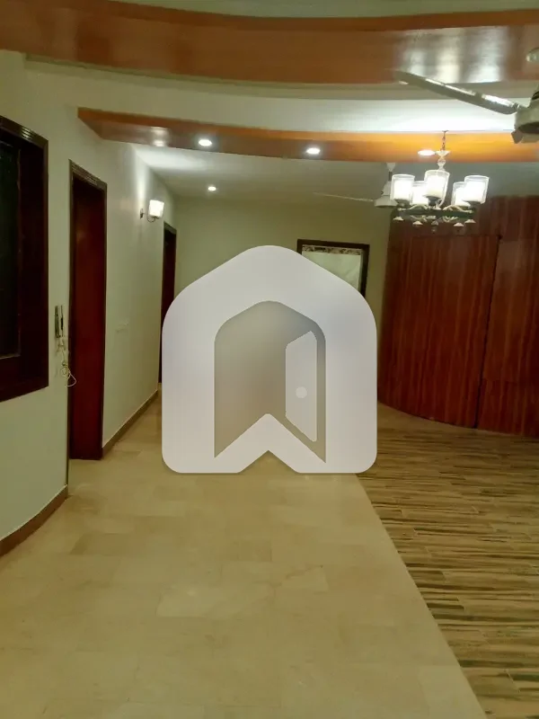 E-11 Main Double Road Out Class Location 14 Marla Open Basement For Rent, photo 9