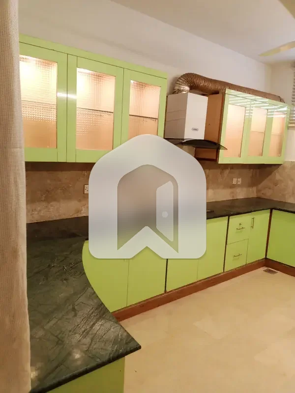 E-11 Main Double Road Out Class Location 14 Marla Open Basement For Rent, photo 7