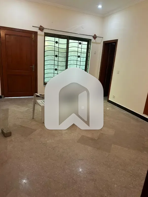 10 Marla Ground Portion For Rent In G-13/3 Main Road, photo 9