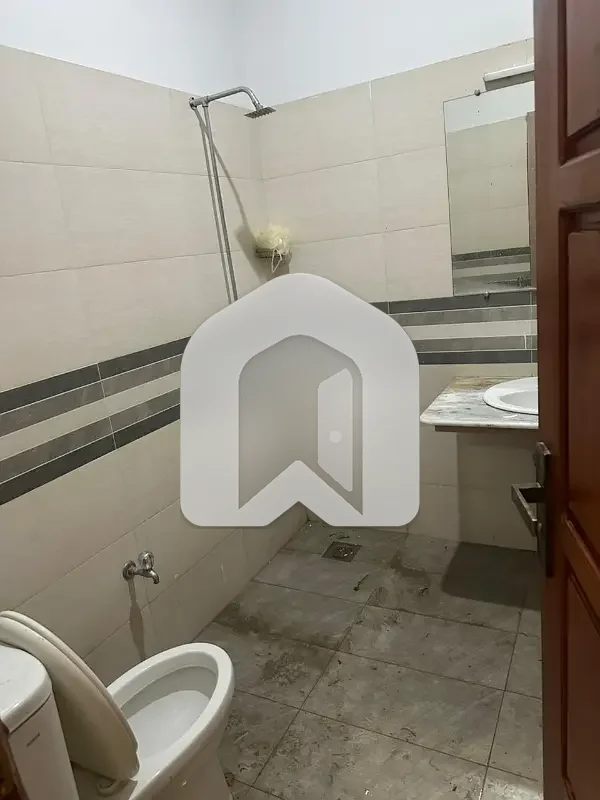10 Marla Ground Portion For Rent In G-13/3 Main Road, photo 7