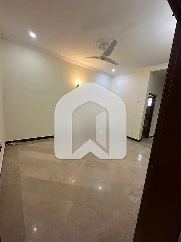 10 Marla Ground Portion For Rent In G-13/3 Main Road, photo 4