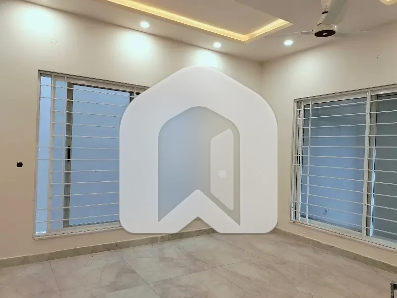 12 Marla Brand New 3 Bed Ground Portion for Rent, photo 7