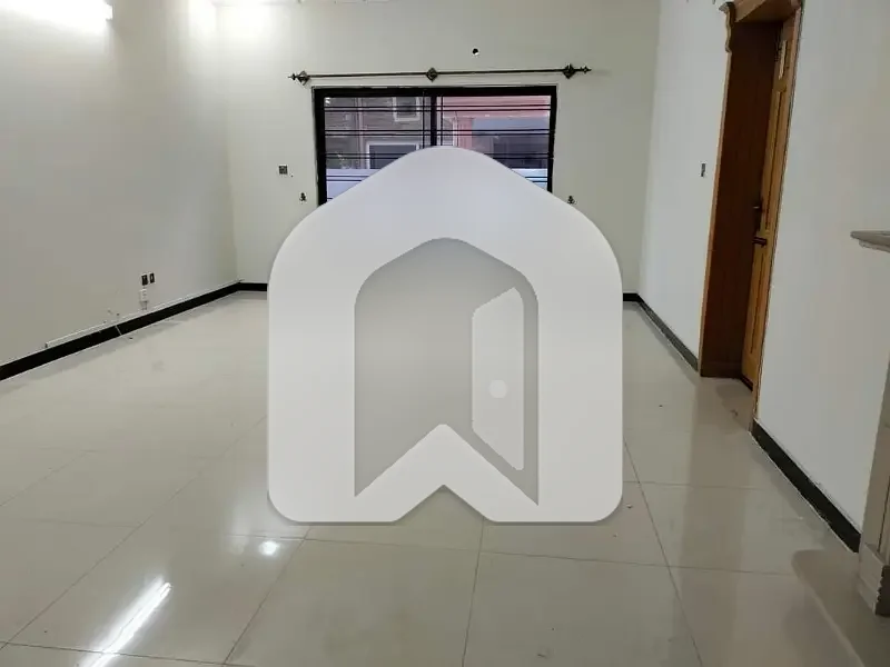 12 Marla Brand New 3 Bed Ground Portion for Rent, photo 5