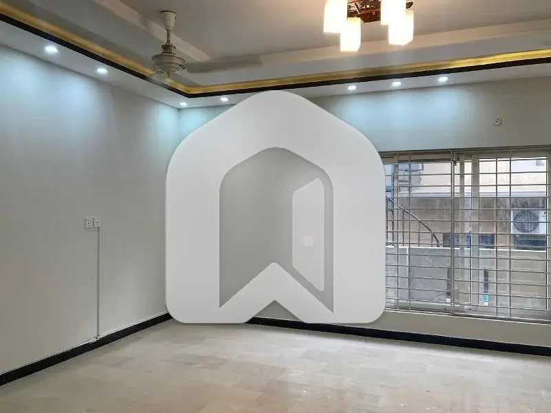 12 Marla Brand New 3 Bed Ground Portion for Rent, photo 3