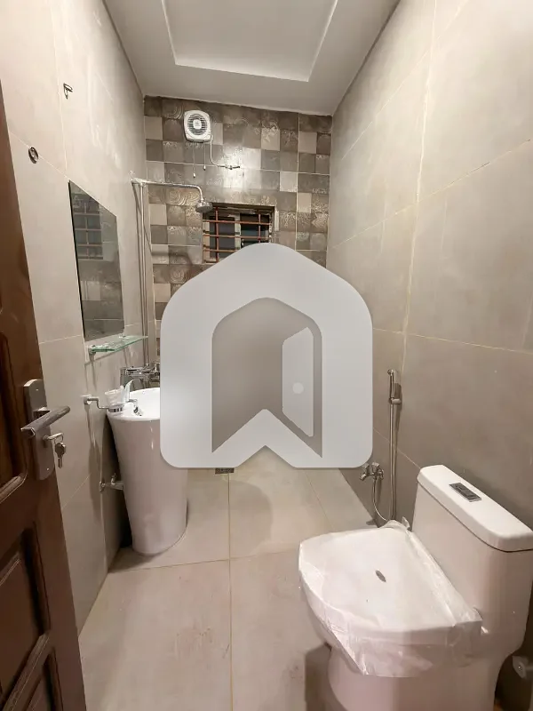 E-11/3 multi 1kanal ground portion 3beds DD tv lounge servant quarter Separate gate for rent, photo 9