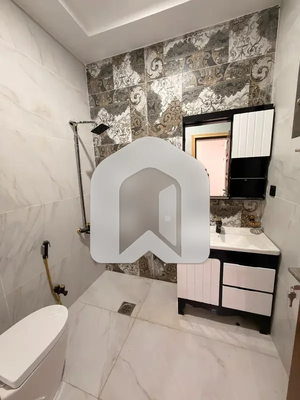 E-11/3 multi 1kanal ground portion 3beds DD tv lounge servant quarter Separate gate for rent, photo 7