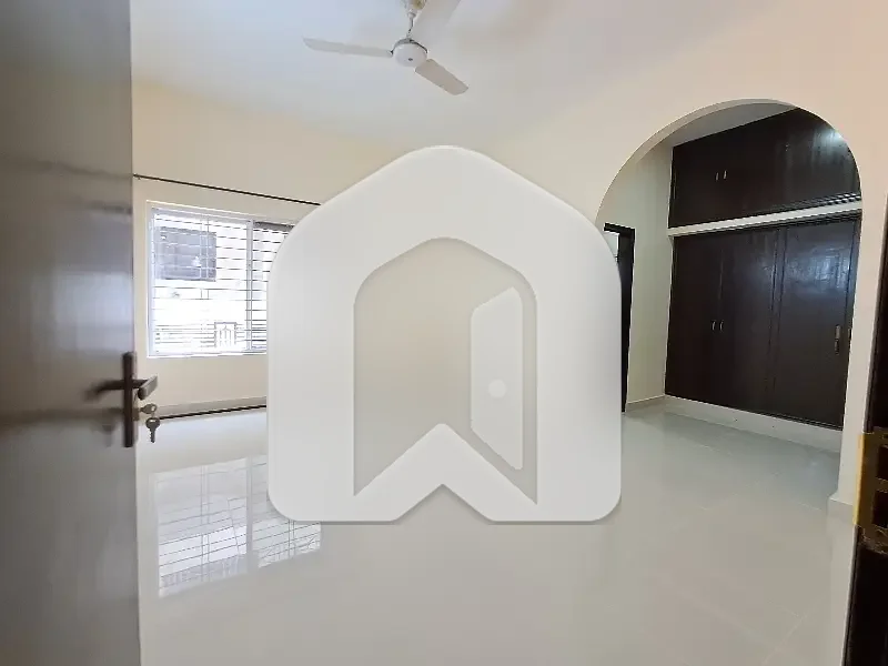 F-11/3 Idea Location Ground With Basement 2kitchen, photo 13