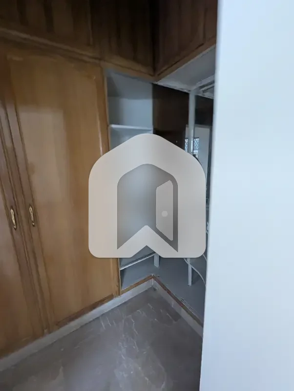 3 bed Open basement with separate entrance, photo 10