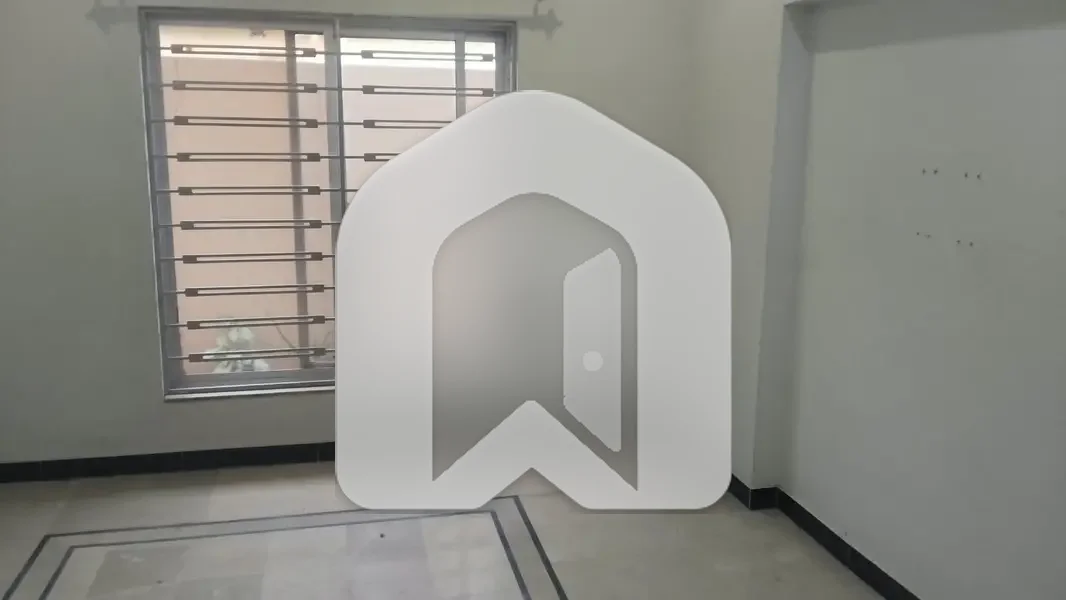 1 Kanal Lower Ground Portion For Rent in G-13/3 - 4 Side Open - Park Facing, photo 8