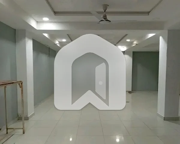 Book A Office Of 1800 Square Feet In E-11, photo 3