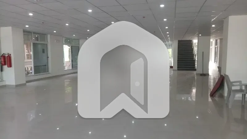 Beautiful Floor Available For Rent