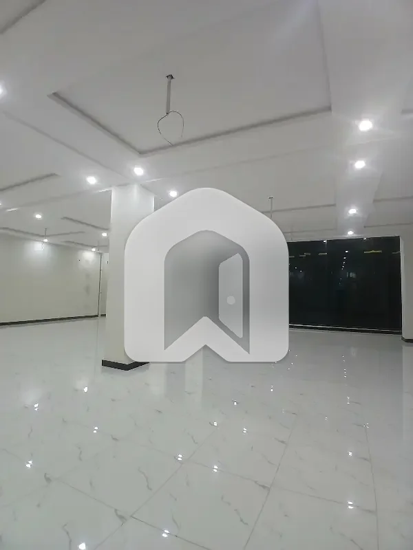 9 Marla Brand New Commercial Hall Available For Rent, photo 8