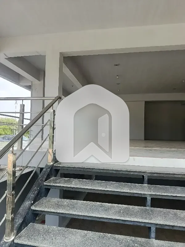 COMMERICAL Hall Shop Availabile For Rent On Main Markaz Road ., photo 3