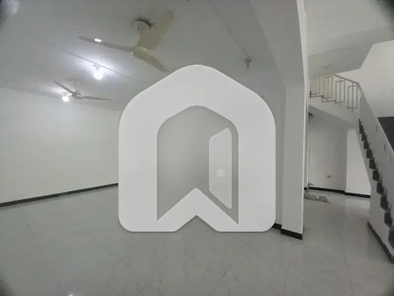 Spacious Lower Ground Commercial Hall For Rent, photo 5