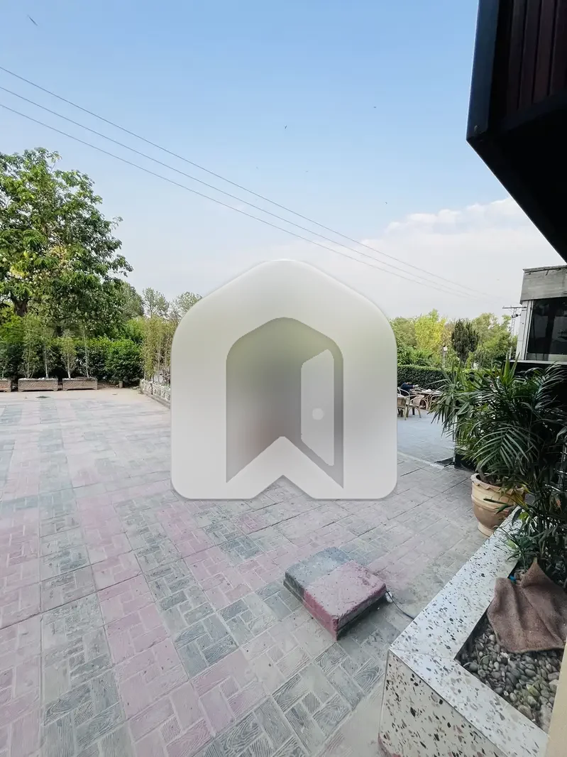 F-10 Markaz Corner Main Double Road Shop Available With Footfall for Available In Beautiful Location, photo 7