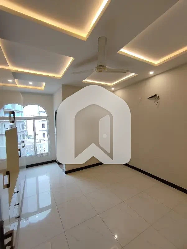 Flat Of 500 Square Feet Available In Top City 1, photo 5