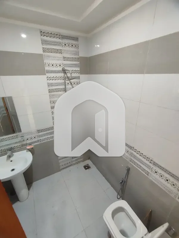 Flat Of 500 Square Feet Available In Top City 1, photo 2