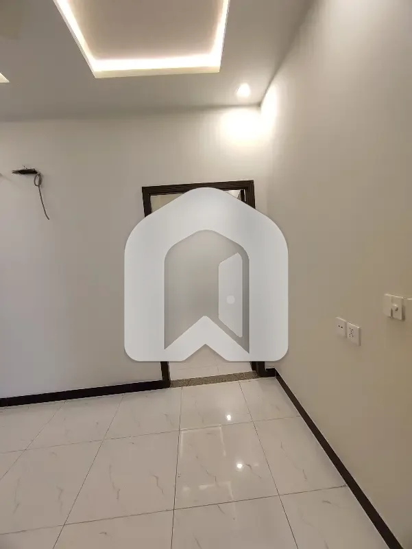 Flat Of 500 Square Feet Available In Top City 1, photo 7