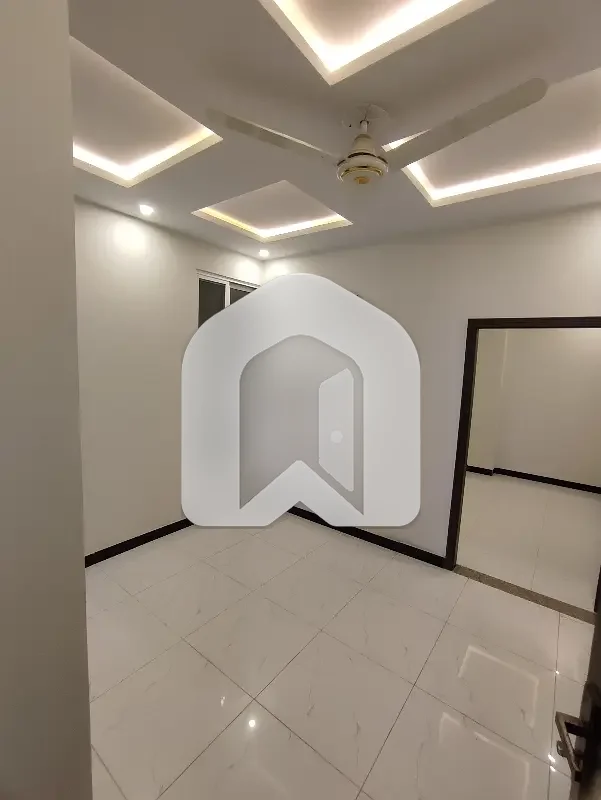 Flat Of 500 Square Feet Available In Top City 1, photo 4