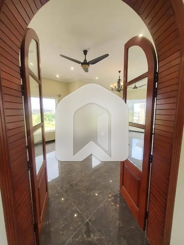 D-12 Islamabad 1Kanal Upper Portion For Rent 3bed With Washroom Drawing Dining Tvl Kichen Servant Room Parking, photo 8
