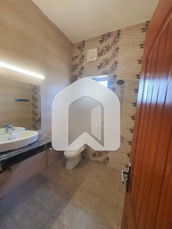 D-12 Islamabad 1Kanal Upper Portion For Rent 3bed With Washroom Drawing Dining Tvl Kichen Servant Room Parking, photo 5